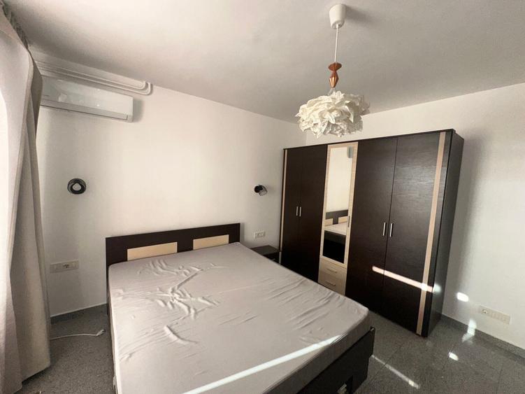 Apartament cu 2 camere semidecomandat, mobilat în P-ța Universității