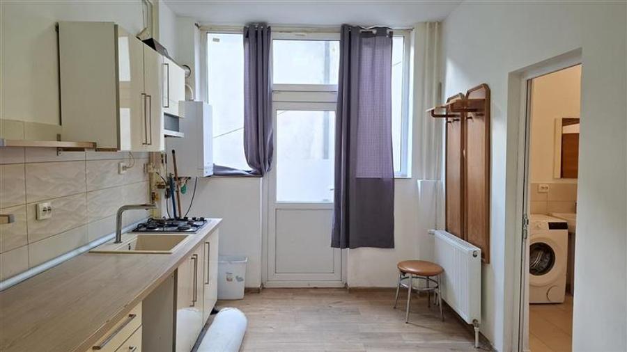 Apartament cu 2 camere decomandat, mobilat în Central