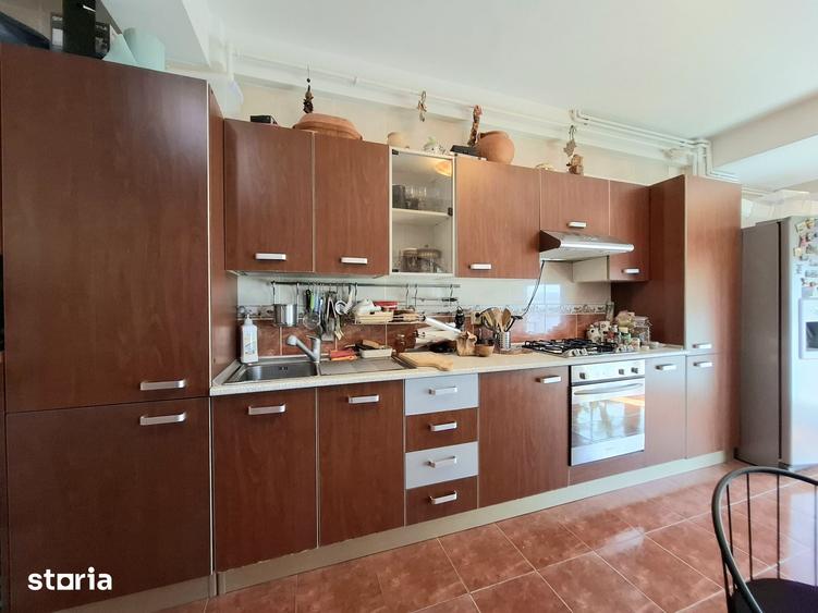 Apartament cu 4 camere în Titan