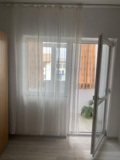 Garsonieră decomandată în Casa Cărții