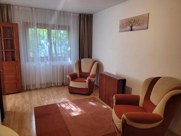 Apartament cu 2 camere decomandat în Nicolina