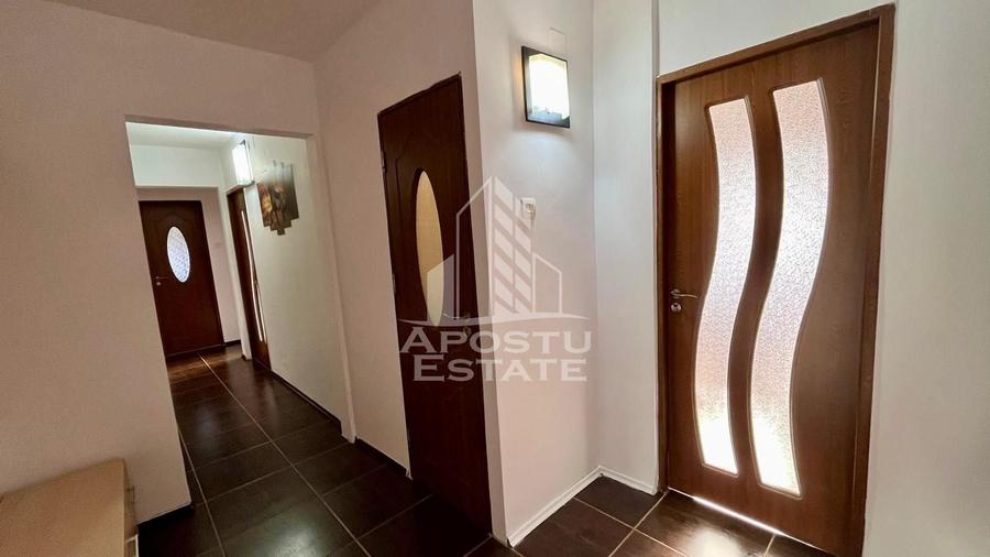 Apartament cu 3 camere decomandat, mobilat în Aradului