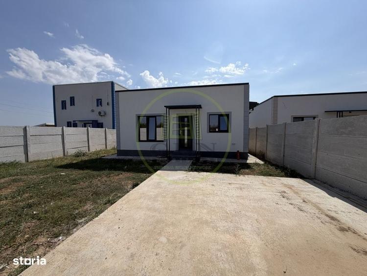 Casă cu 4 camere cu Teren 322 Mp în Cârcea