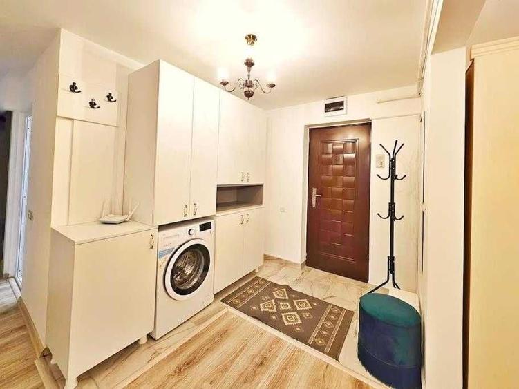 Apartament cu 3 camere decomandat în Exterior Vest