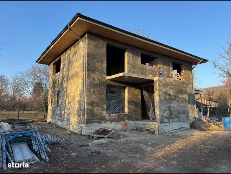 Casă cu 4 camere în Breaza