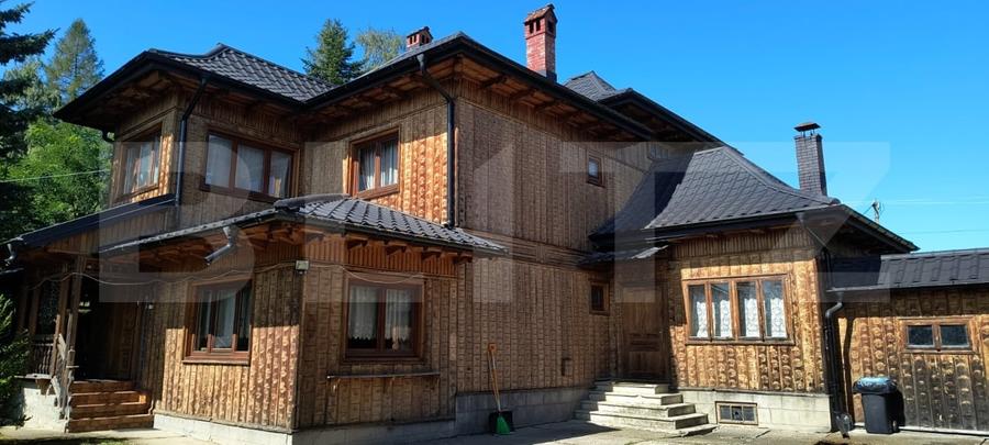 Casă individuală cu 8 camere cu Teren 1756 Mp în Câmpulung Moldovenesc