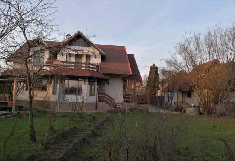 Casă individuală cu 6 camere cu Canalizare în Târgu Lăpuș