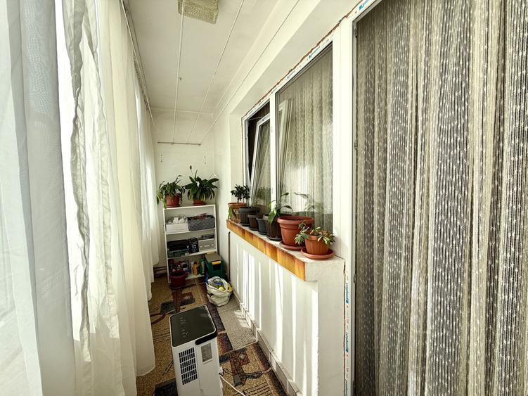 Apartament cu 3 camere semidecomandat, mobilat în Circumvalațiunii