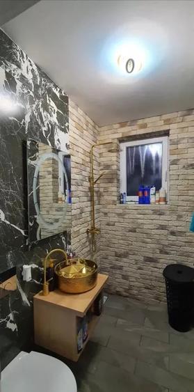 Casă individuală cu 5 camere cu Garaj în Cetate