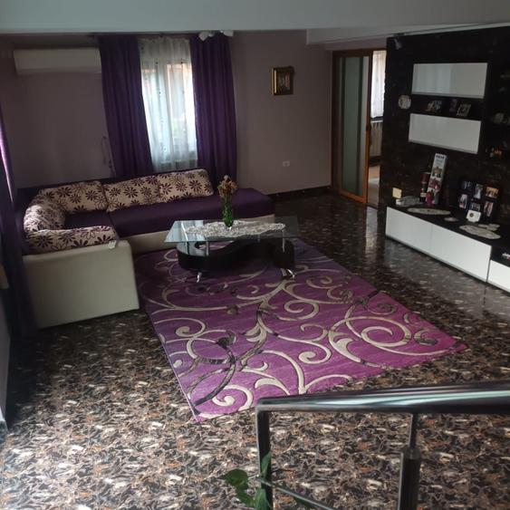 Casă cu 4 camere cu Teren 1100 Mp în Central
