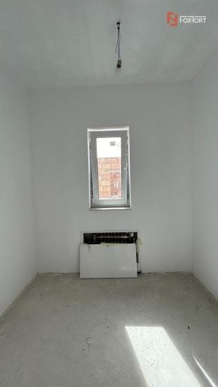 Duplex cu 5 camere cu Canalizare în Dumbrăvița