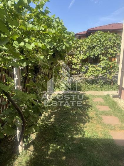 Casă individuală cu 5 camere cu Canalizare în Ghiroda