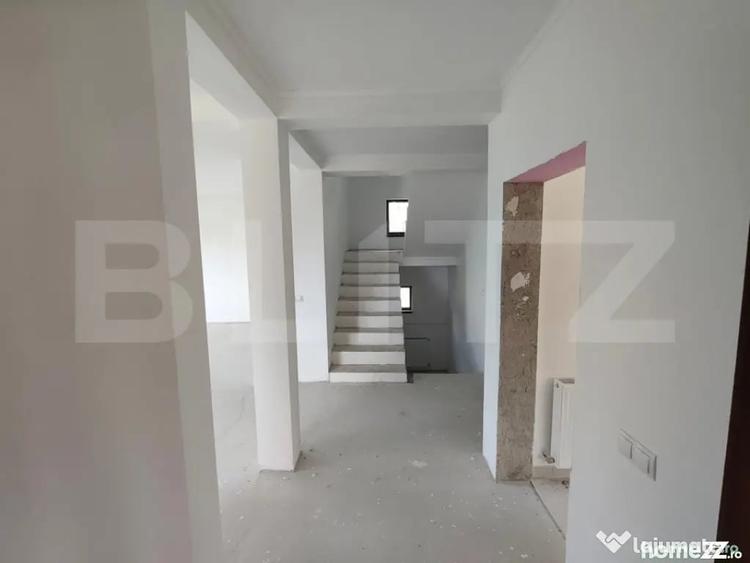 Casă cu 7 camere cu Teren 784 Mp în Central