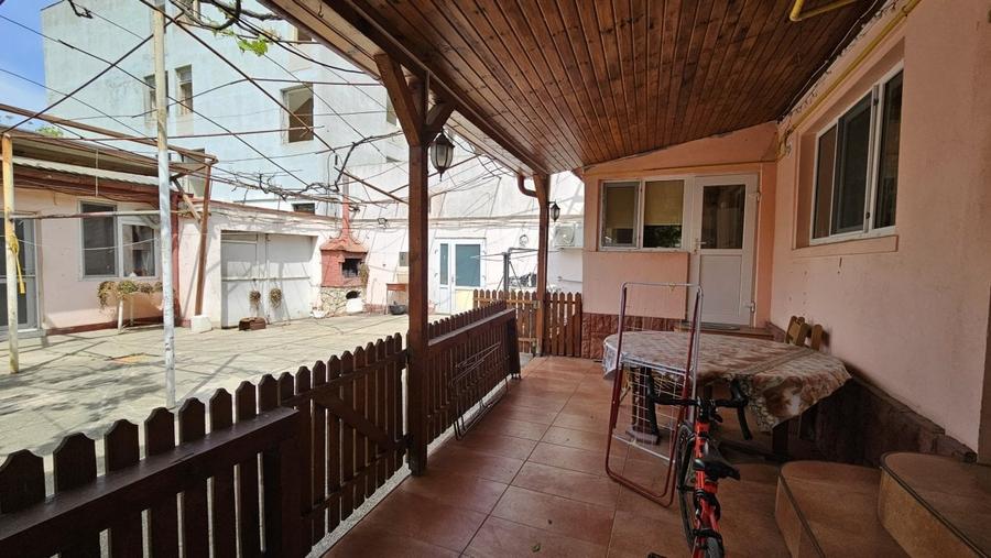Casă individuală cu 6 camere cu Canalizare în Faleza Nord
