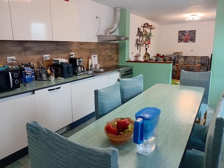 Casă cu 4 camere decomandat în Pianu
