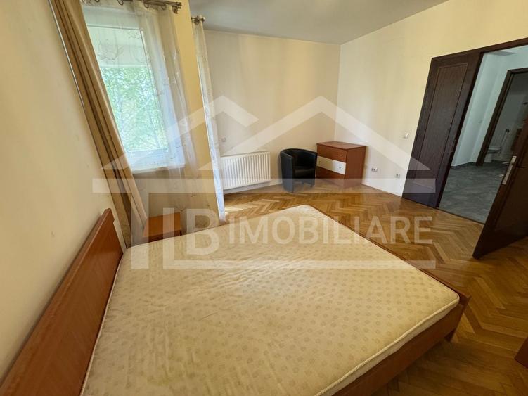 Apartament cu 4 camere decomandat în Semicentral