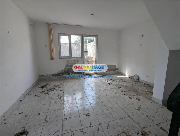 Casă cu 5 camere cu Teren 1000 Mp în 1 Decembrie