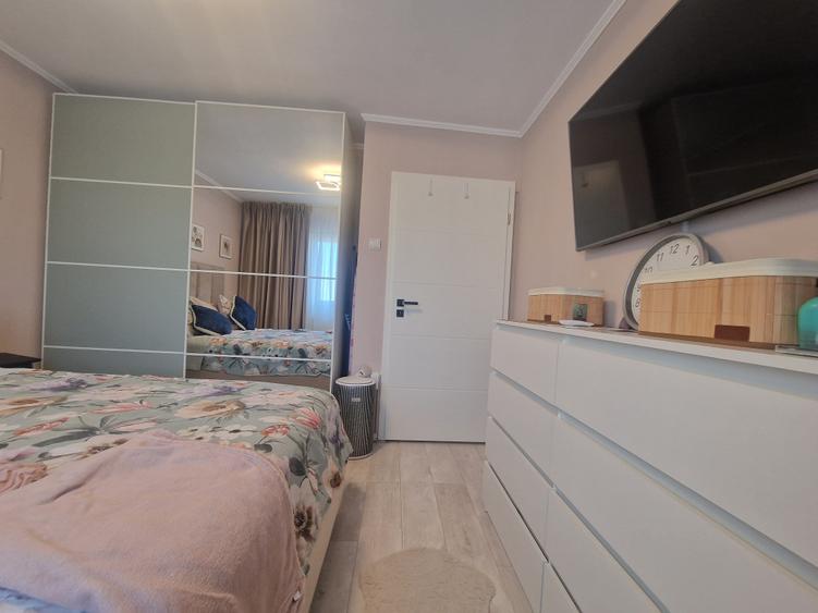 Apartament cu 3 camere decomandat în CET
