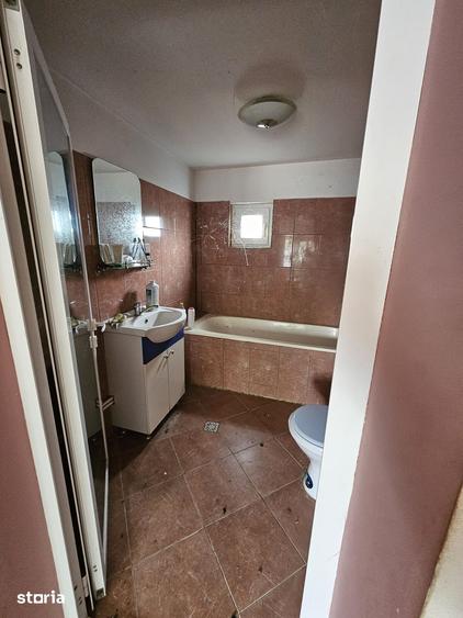 Casă cu 4 camere cu Teren 1249 Mp în Central