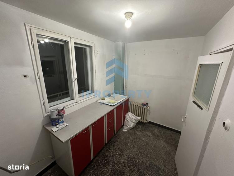 Apartament cu 3 camere semidecomandat în Central