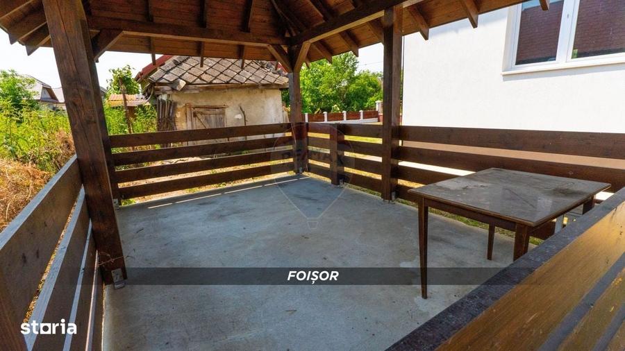 Casă cu 4 camere în Mireșu Mare