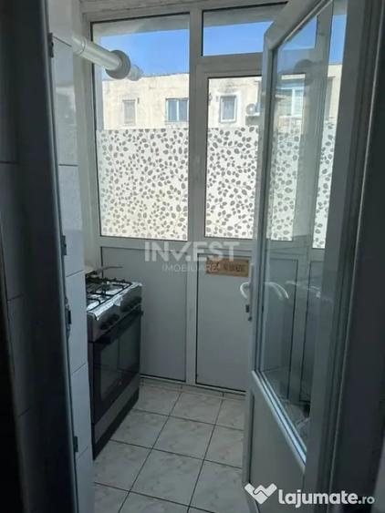 Apartament cu 3 camere decomandat în Baza 3