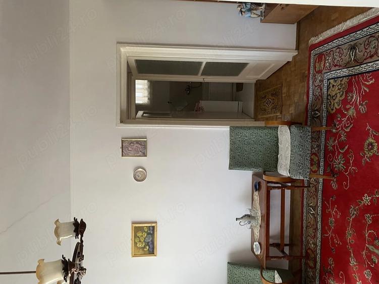 Apartament cu 3 camere semidecomandat în Central