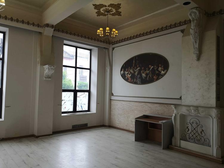 Spațiu comercial, de 300 mp, în Ultracentral
