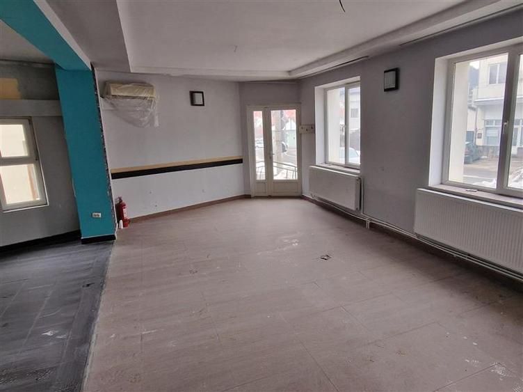 Resita Central Sp.Comercial 415 mp - 5