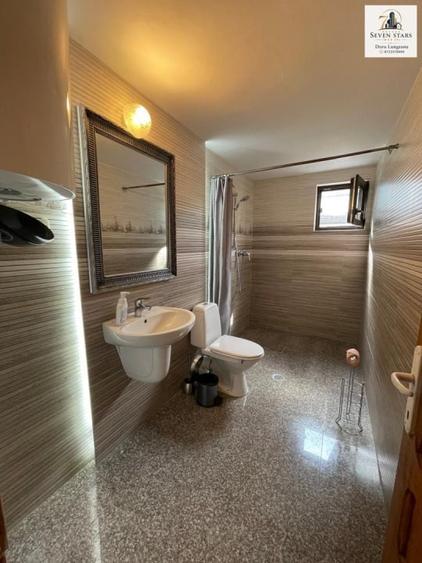 Casă individuală cu 9 camere cu Canalizare în Central