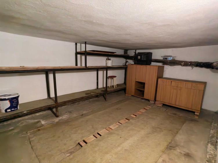 Apartament cu 3 camere decomandat în Coman