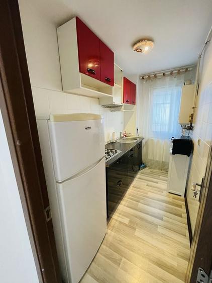 Apartament cu 3 camere decomandat în Micro 4