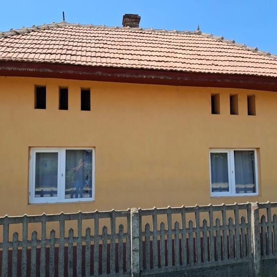 Casă cu 4 camere cu Teren 815 Mp în Tătărani