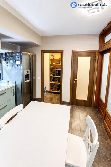 Apartament cu 4 camere, mobilat în Unirii