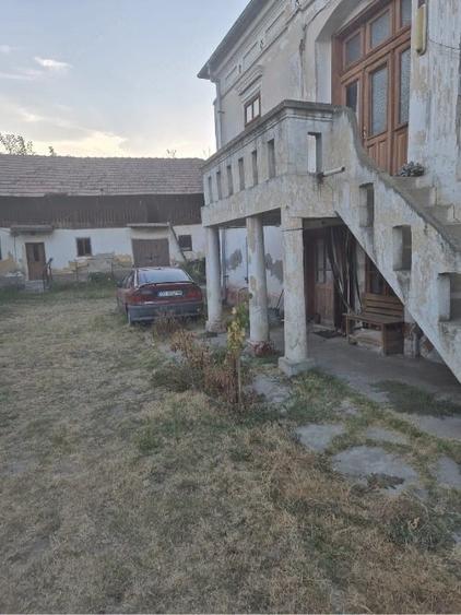 Casă individuală cu 5 camere cu Teren 1384 Mp în Central