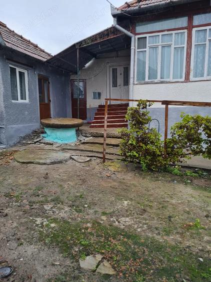 Casă cu 6 camere cu Teren 6000 Mp în Diviciorii Mici