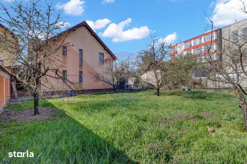 Casă cu 8 camere cu Teren 777 Mp în Ultracentral