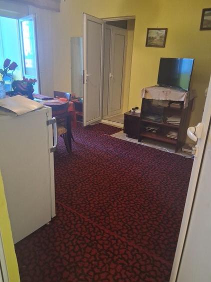 Apartament cu 3 camere semidecomandat în Albina