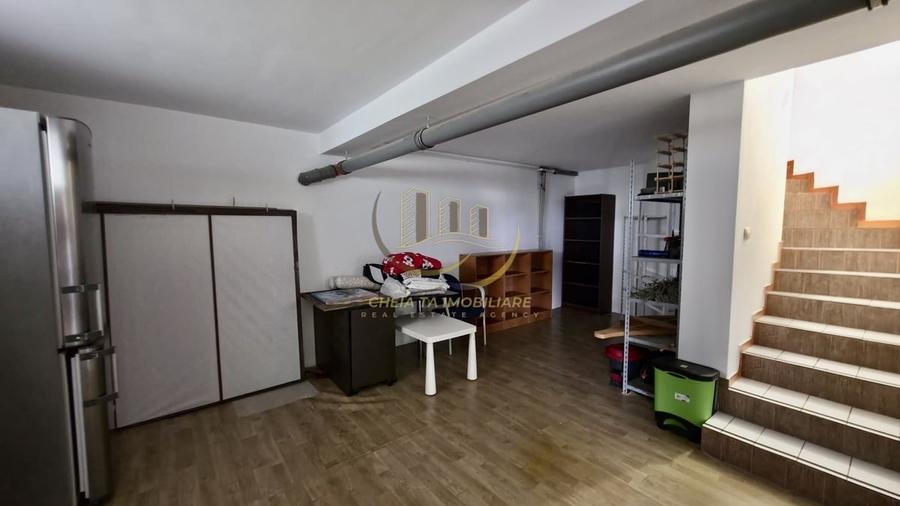 Casă cu 5 camere în Central