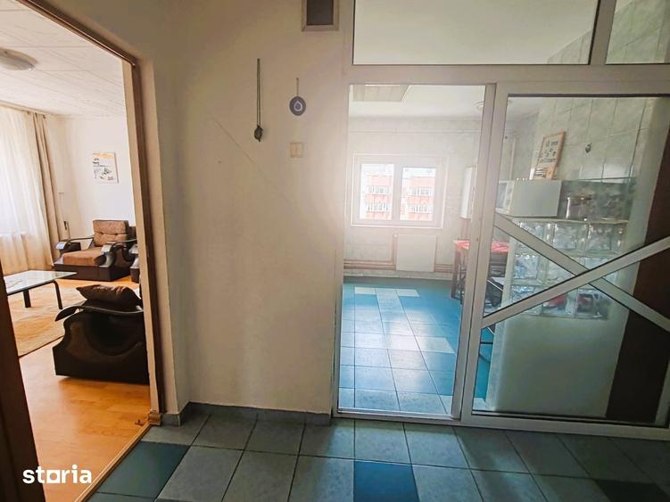 Apartament cu 3 camere decomandat în 13 Septembrie