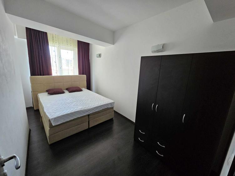 Apartament cu 3 camere semidecomandat în 13 Septembrie