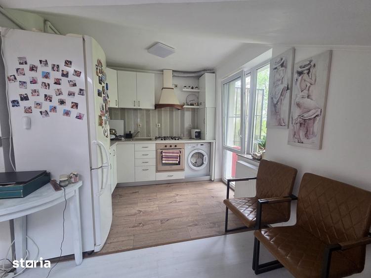 Apartament cu 2 camere semidecomandat în Borhanci