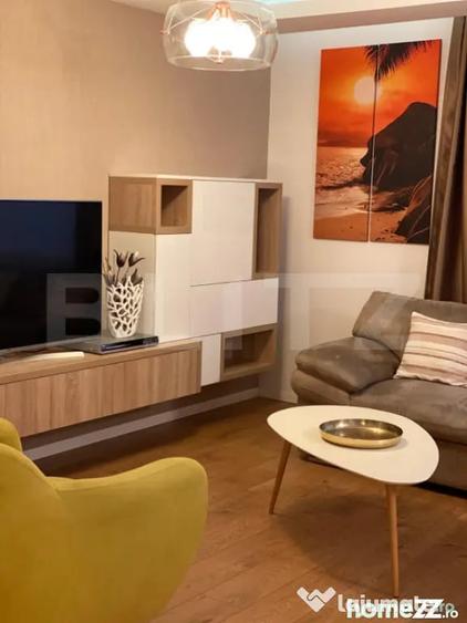 Apartament cu 4 camere semidecomandat în Plopilor