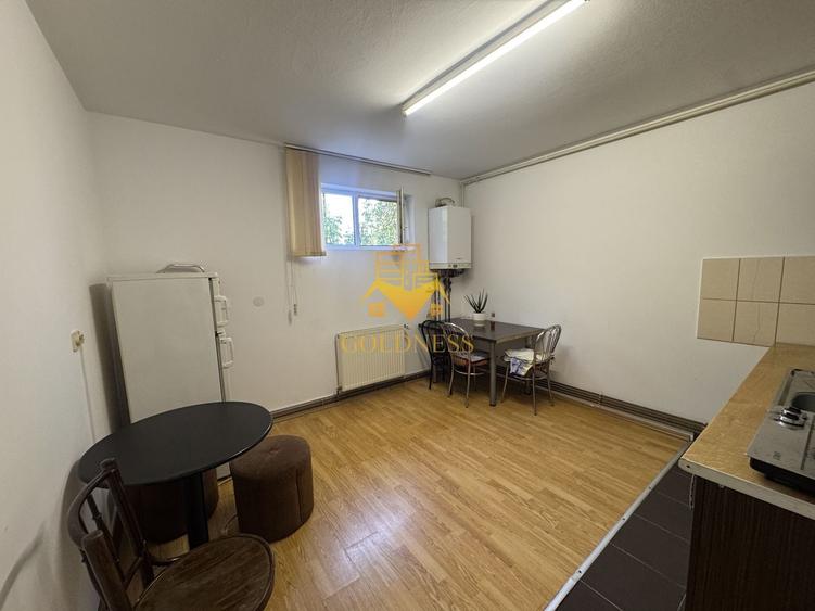 Apartament cu 3 camere semidecomandat, mobilat în Andrei Mureșanu