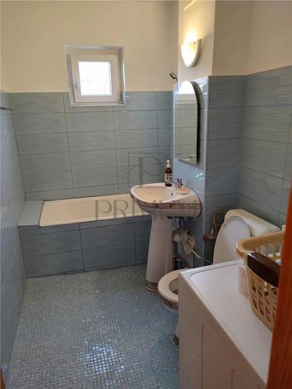 Apartament cu 4 camere decomandat în Girocului