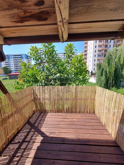 Apartament cu 3 camere semidecomandat, mobilat în Vitan