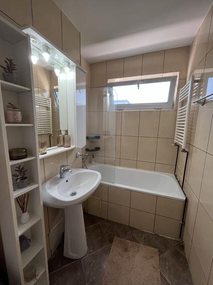 Apartament cu 2 camere semidecomandat în Podu Roș