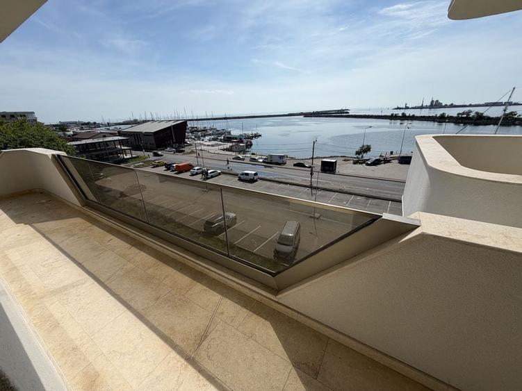 Apartamentul cu 3 camere , 2 bai si 3 terase + 2 locuri parcare si view direct spre portul turistic Mangalia - 4