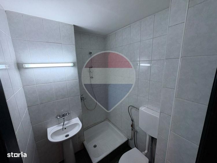 Apartament cu 4 camere semidecomandat în Traian