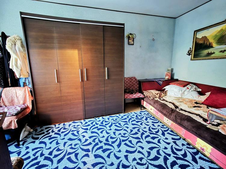 Apartament cu 3 camere semidecomandat în Inel II
